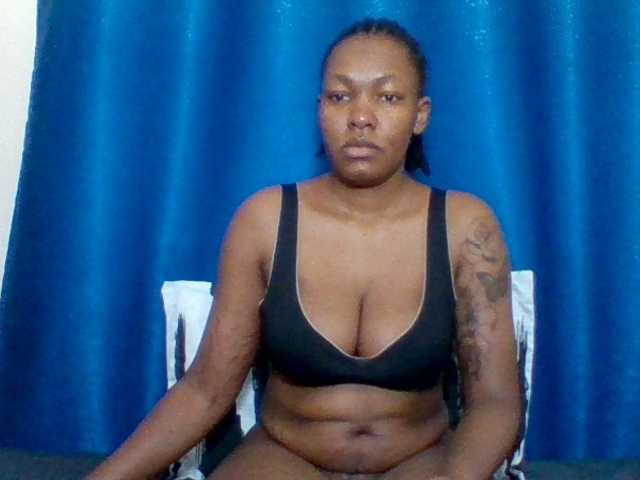 Mona2002 live webcam show