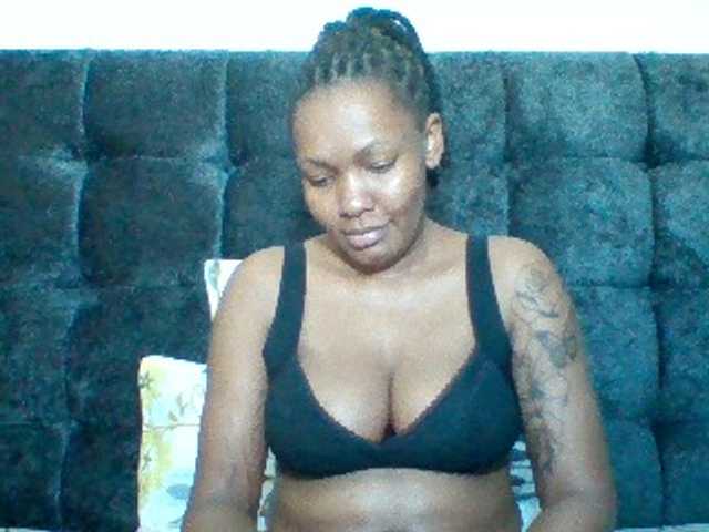 Mona2002 webcam