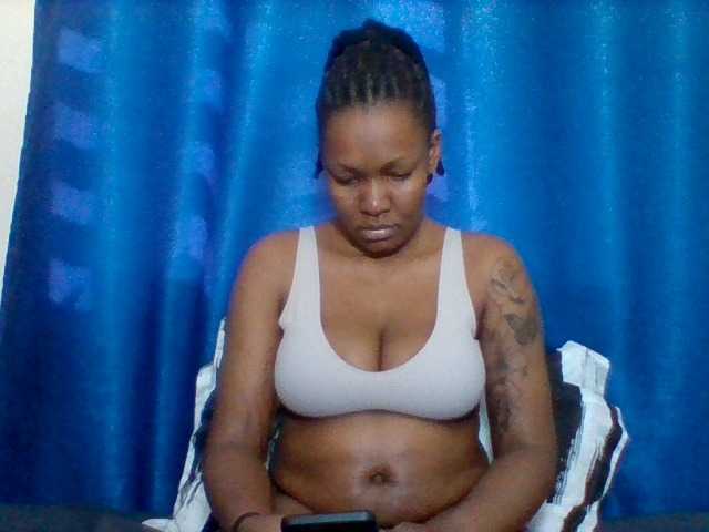 Mona2002 live webcam show
