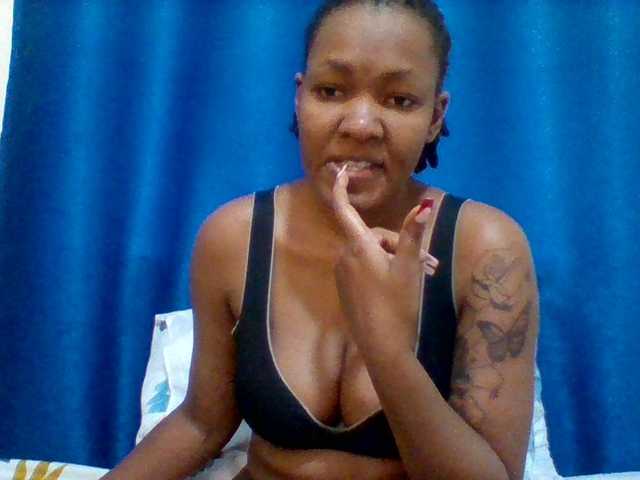 Mona2002 webcam