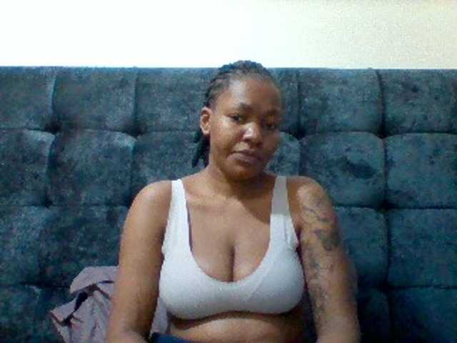 Mona2002 webcam
