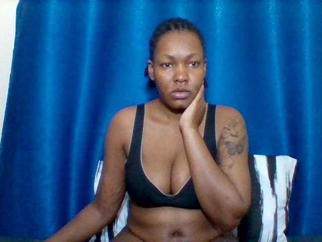 Mona2002 live webcam show