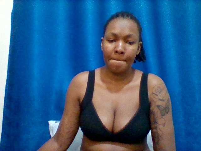 Mona2002 webcam