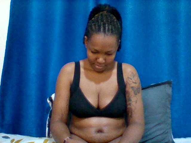 Mona2002 webcam