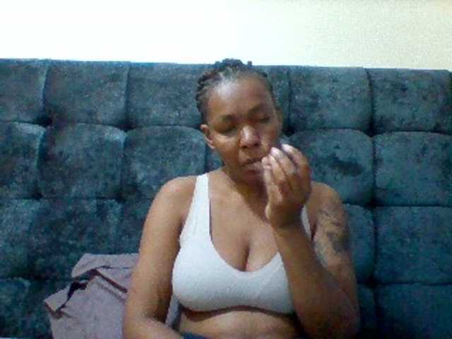 Mona2002 webcam