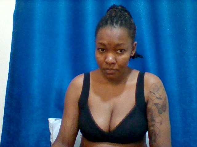 Mona2002 webcam
