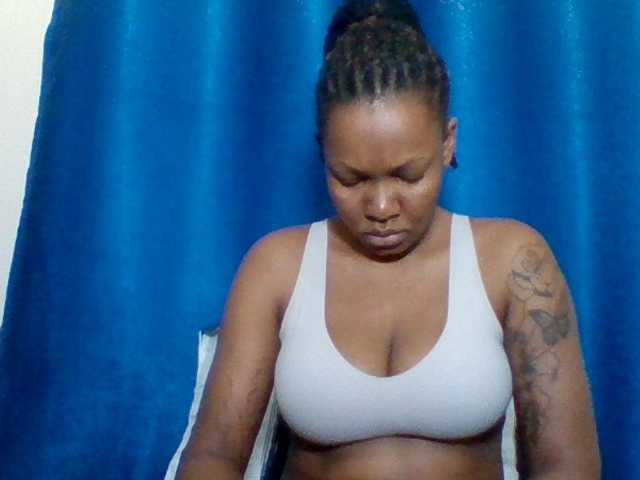 Mona2002 live webcam show