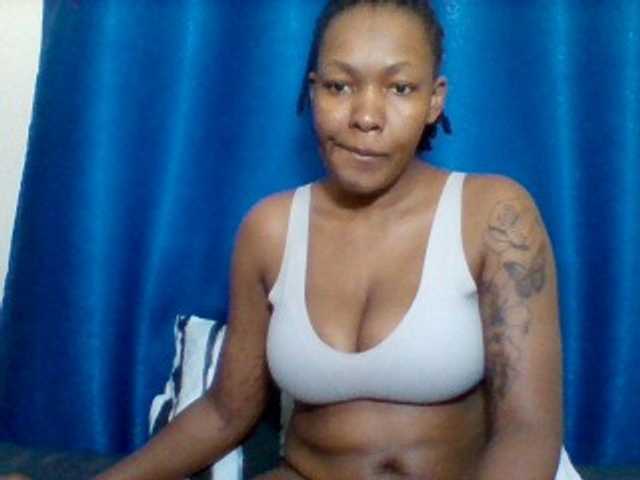 Mona2002 live webcam show