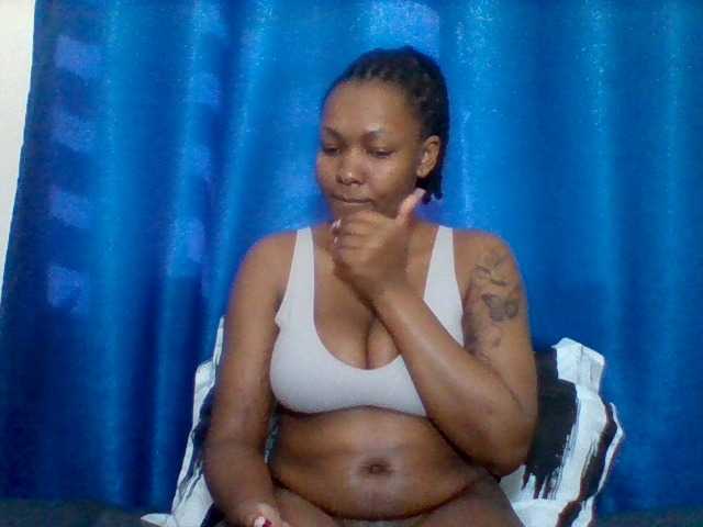 Mona2002 live webcam show