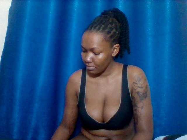 Mona2002 live webcam show