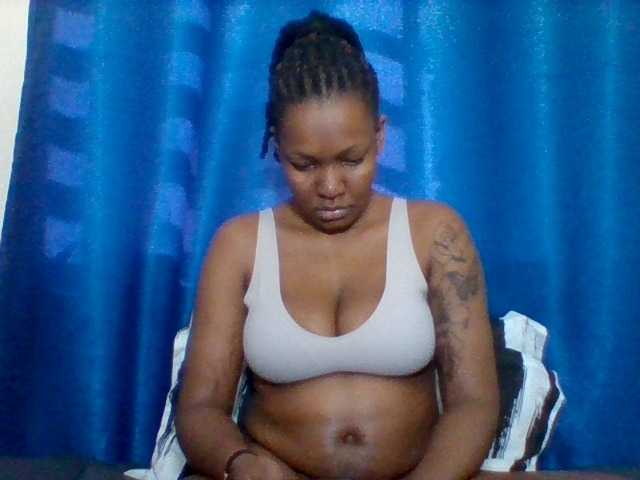 Mona2002 live webcam show