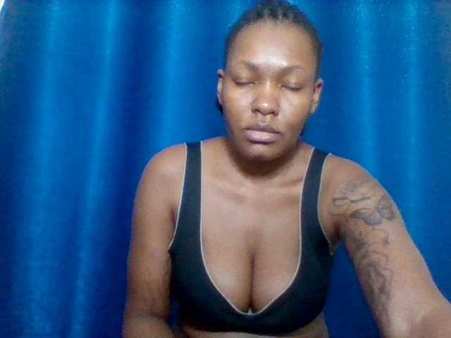Mona2002 live webcam show
