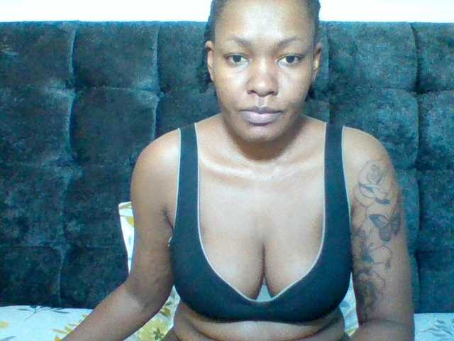 Mona2002 webcam