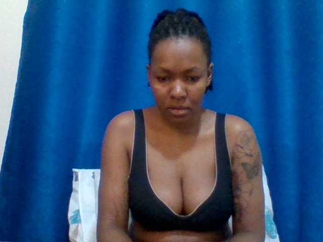 Mona2002 live cam on BongaCams
