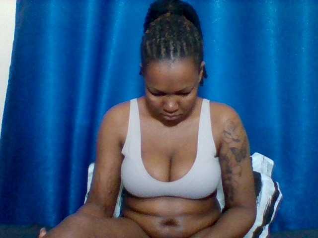 Mona2002 live webcam show