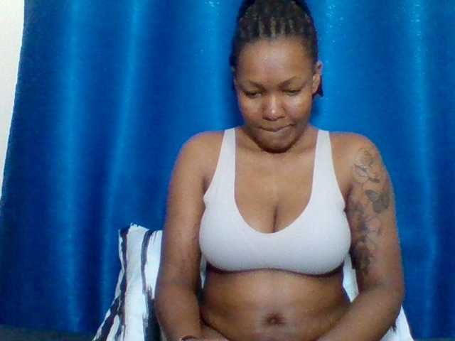 Mona2002 live webcam show