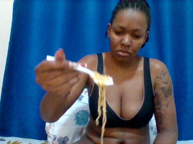 Mona2002 live webcam show