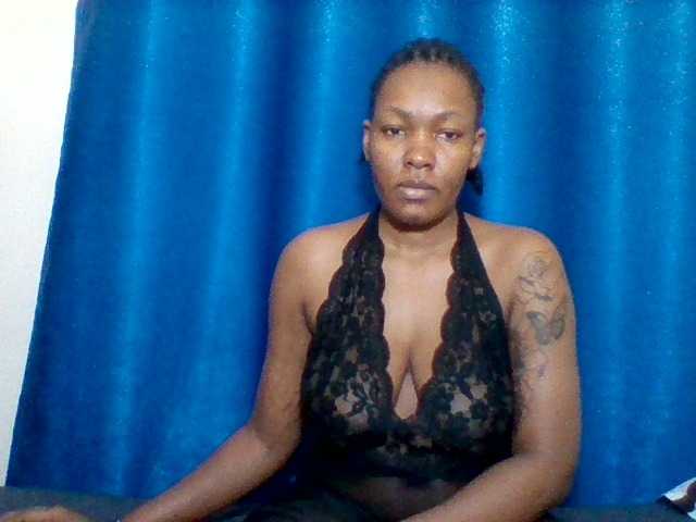 Mona2002 live cam