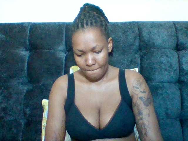 Mona2002 webcam