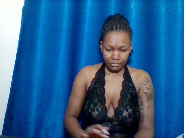 Mona2002 live webcam show
