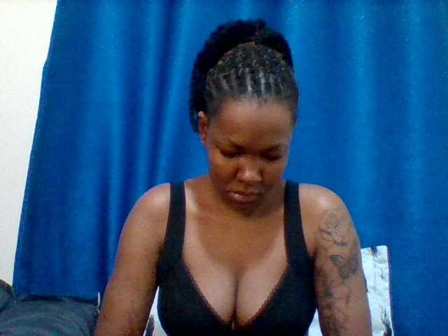 Mona2002 live webcam show