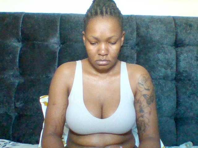 Mona2002 webcam