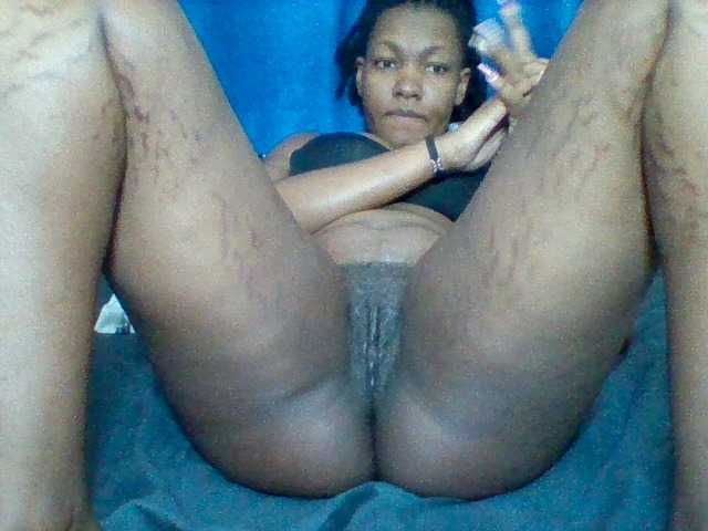 Mona2002 live webcam show