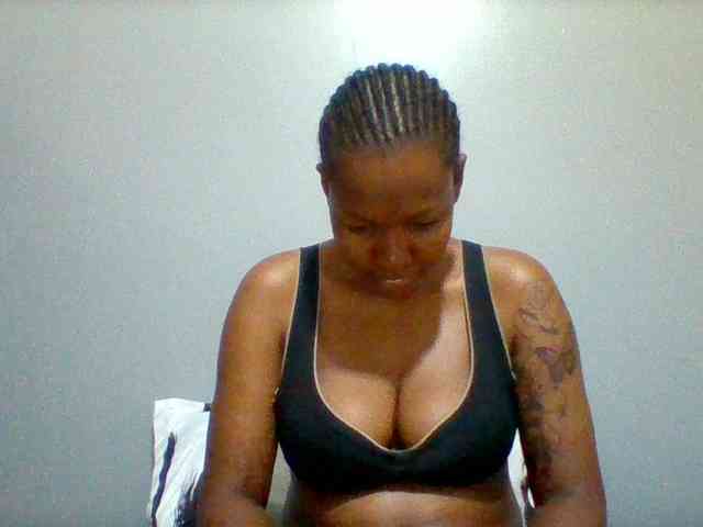 Mona2002 webcam