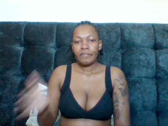 Mona2002 webcam
