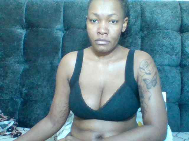 Mona2002 webcam
