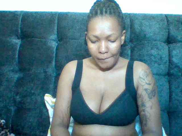 Mona2002 webcam