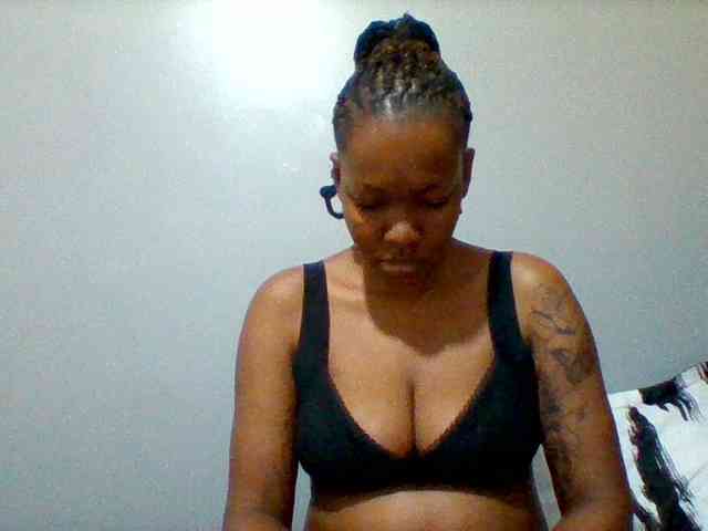 Mona2002 webcam