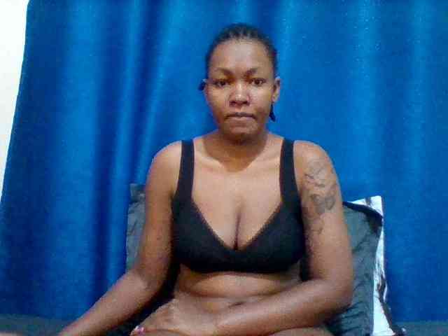 Mona2002 webcam