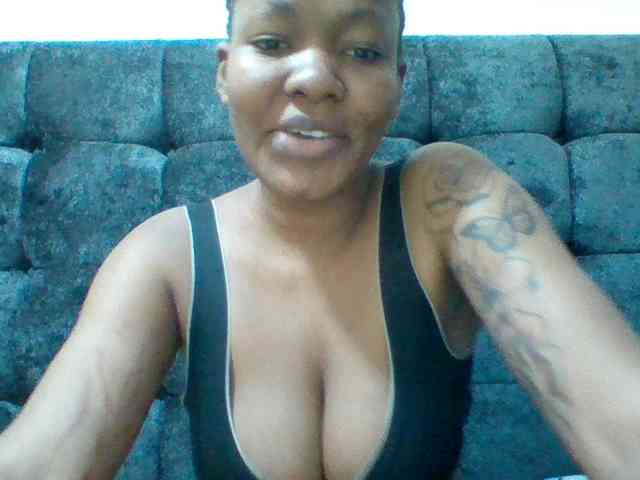 Mona2002 webcam