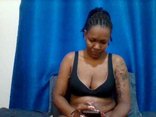 Mona2002 webcam