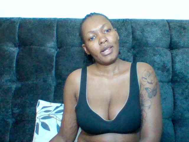 Mona2002 webcam