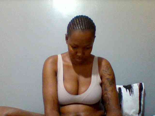 Mona2002 webcam