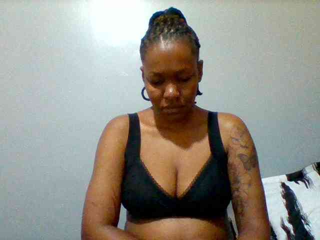 Mona2002 webcam