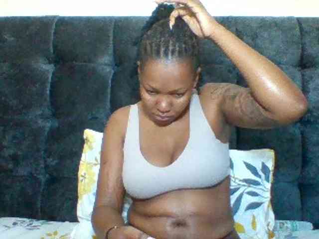 Mona2002 webcam