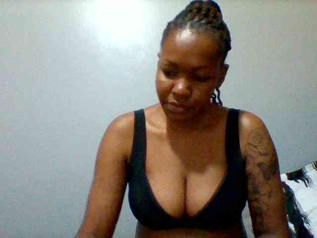 Mona2002 webcam