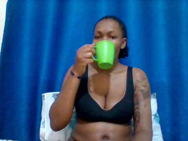 Mona2002 webcam