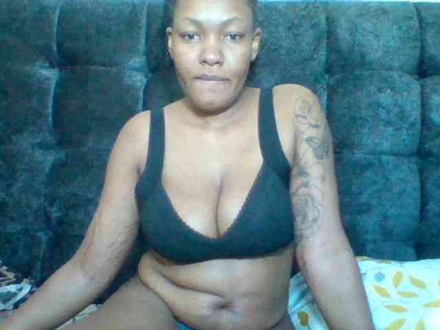 Mona2002 webcam