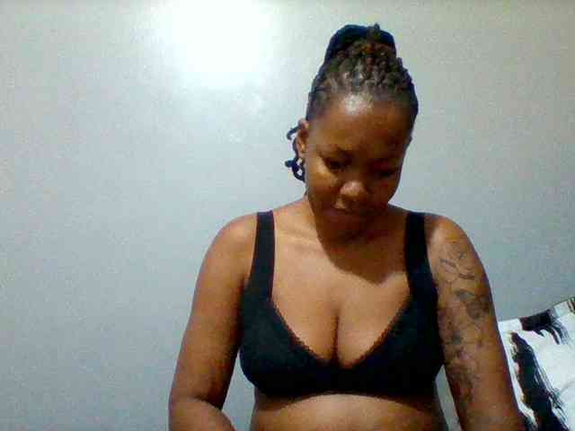 Mona2002 webcam