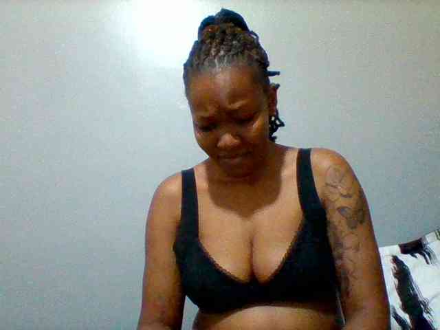 Mona2002 webcam