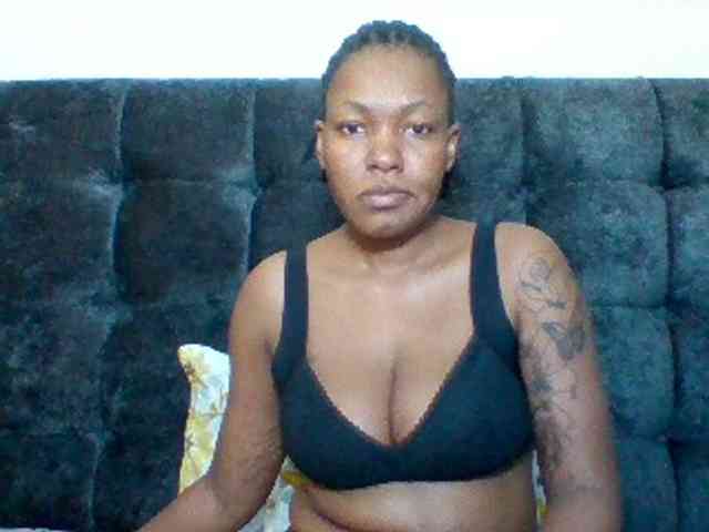 Mona2002 webcam