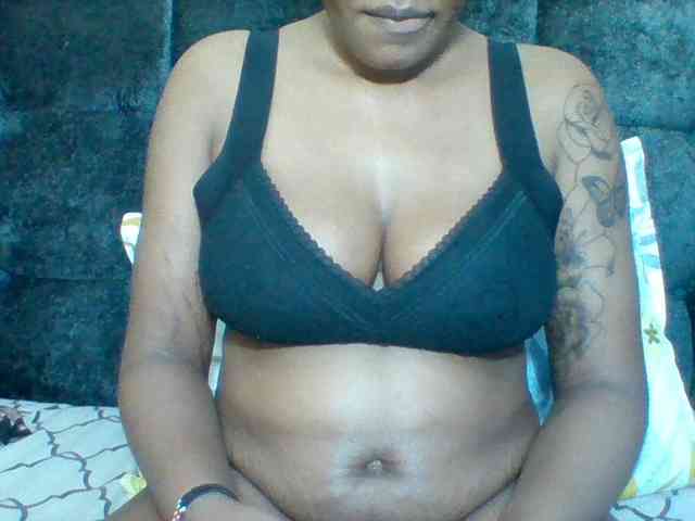 Mona2002 webcam