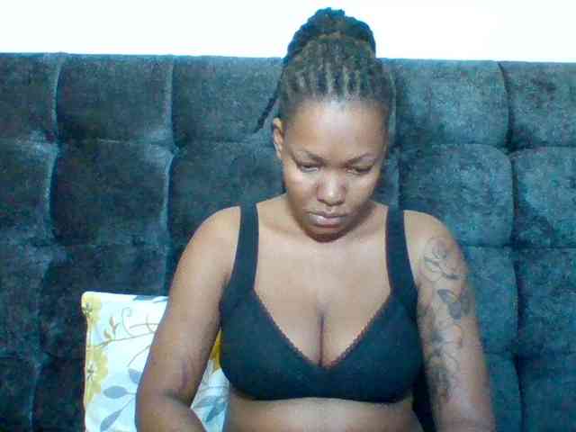 Mona2002 webcam