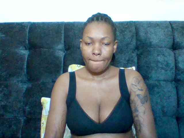 Mona2002 webcam