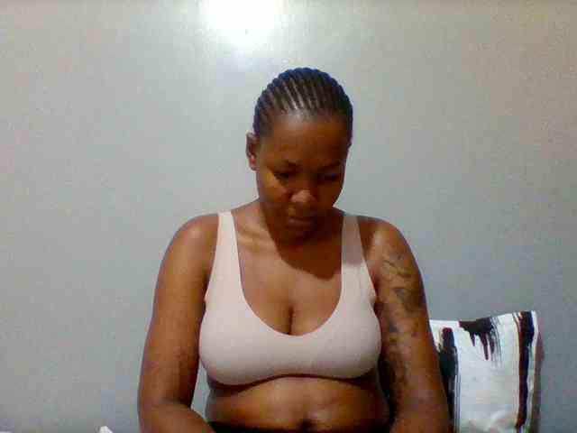 Mona2002 webcam