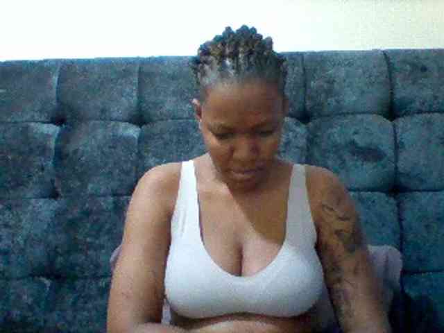 Mona2002 webcam